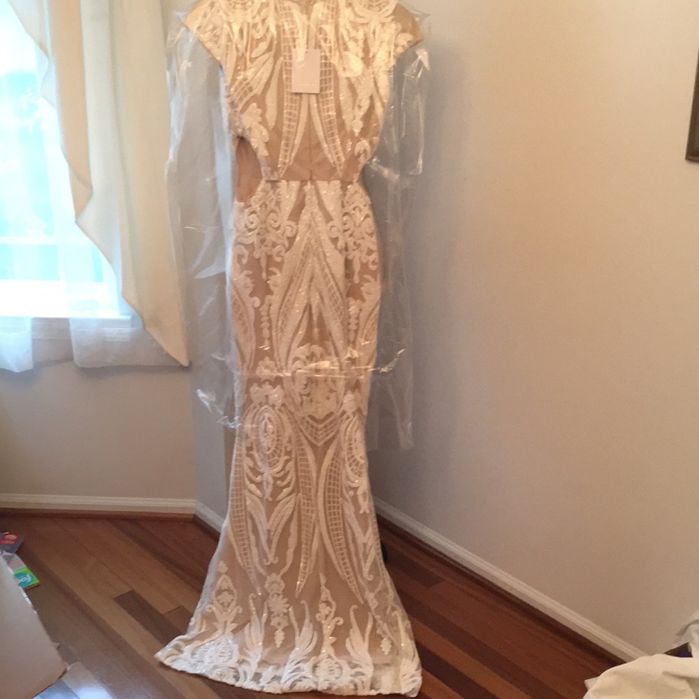 Size small NWT Lulus formal dress